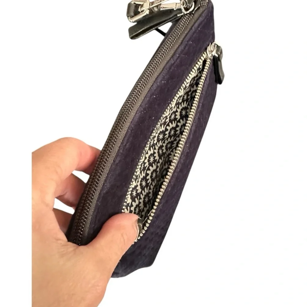 Vera Bradley Iconic Velvet Quilted Wristlet Navy Blue 8.75” X 6” Removab…